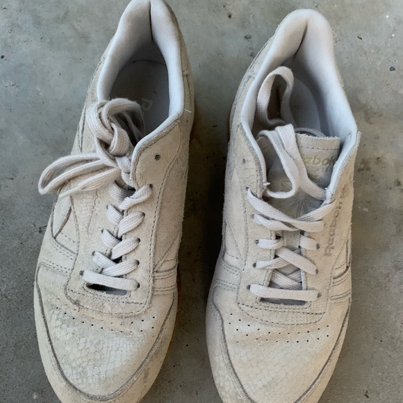 Nude/Tan/Cream Reeboks - Picture 2 of 4